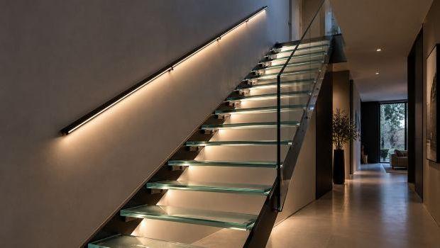 Corrimano con luce LED integrata per scale e passaggi