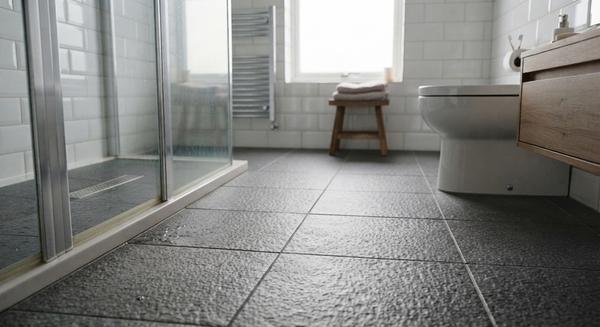 Pavimento del bagno antiscivolo