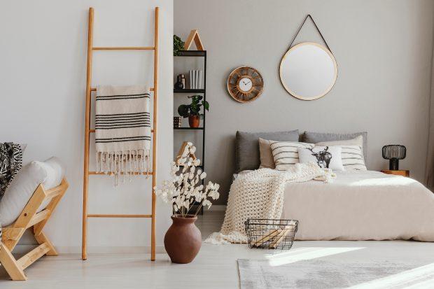 Camera da letto con pavimento flottante 