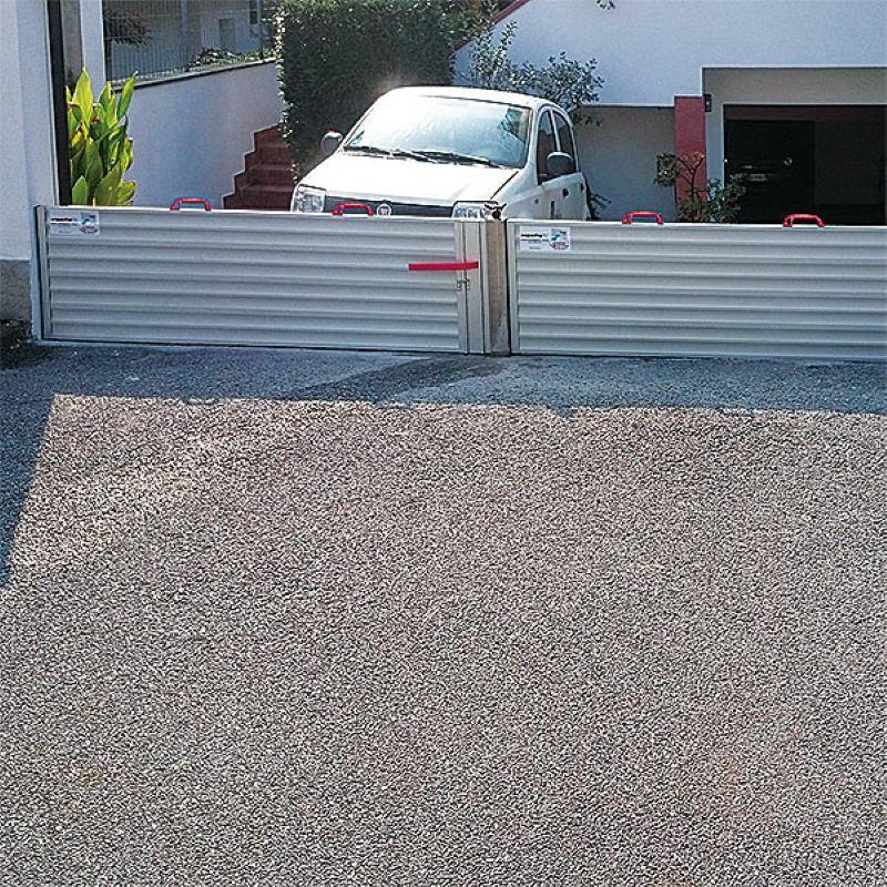 Paratia chiusa davanti alla rampa del garage 
