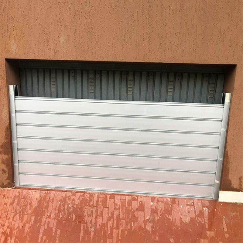 Paratia antiallagamento davanti al garage 