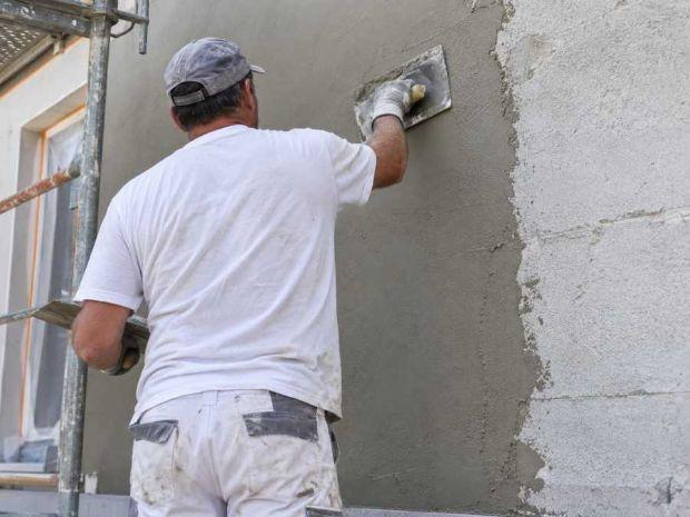 Lavori di rasatura parete esterna