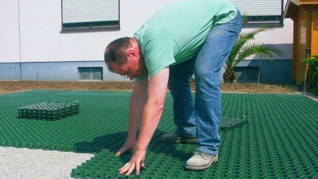 Parcheggio con grigliato erboso: sottofondo, drenaggio e posa