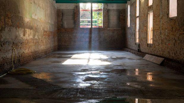 Acqua tra muro e pavimento nei locali interrati: come intervenire