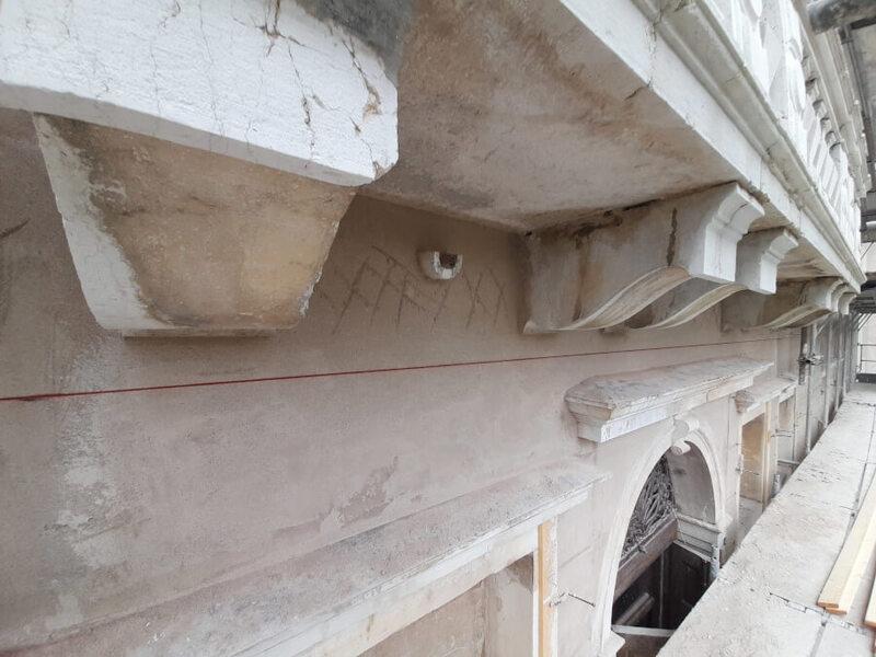 Facciata esterna di edificio storico