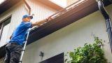 Grondaia inclinata e acqua stagnante: come riconoscere staffe cedute e pendenza insufficiente