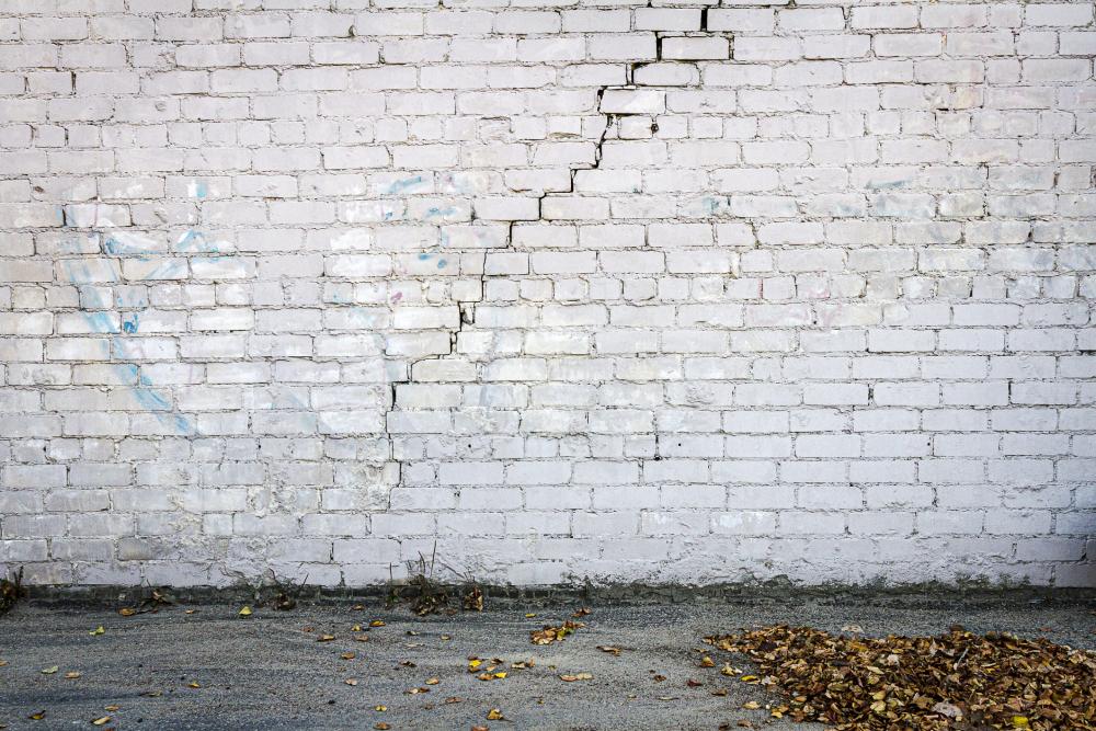 Parete con crepa da cedimento strutturale - Foto Getty Images