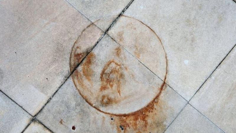 Come togliere le macchie di ruggine dai pavimenti esterni