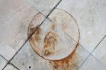 Come togliere le macchie di ruggine dai pavimenti esterni