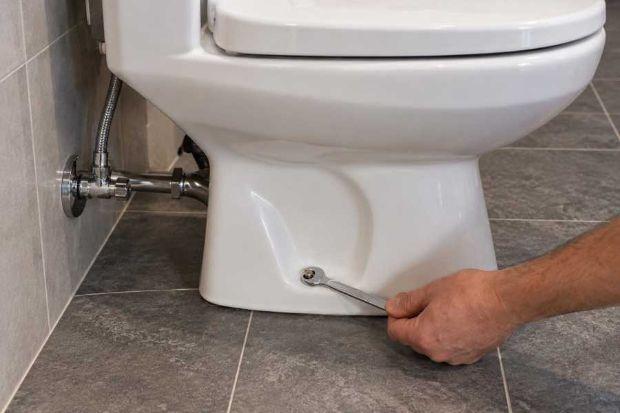 Fissaggio del WC al pavimento 
