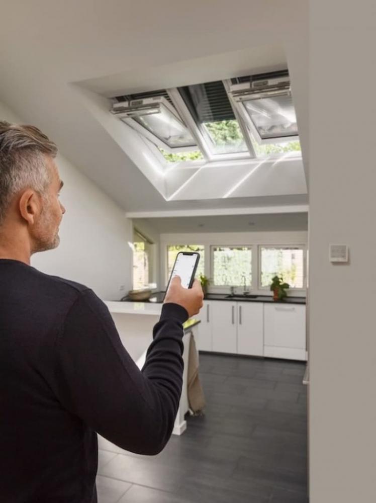 Automazione di finestre e tapparelle da tetto - foto velux