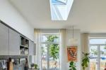 Lucernario apribile in cucina - foto velux