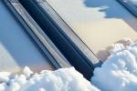 Deposito di neve sulla finestra da tetto - foto velux