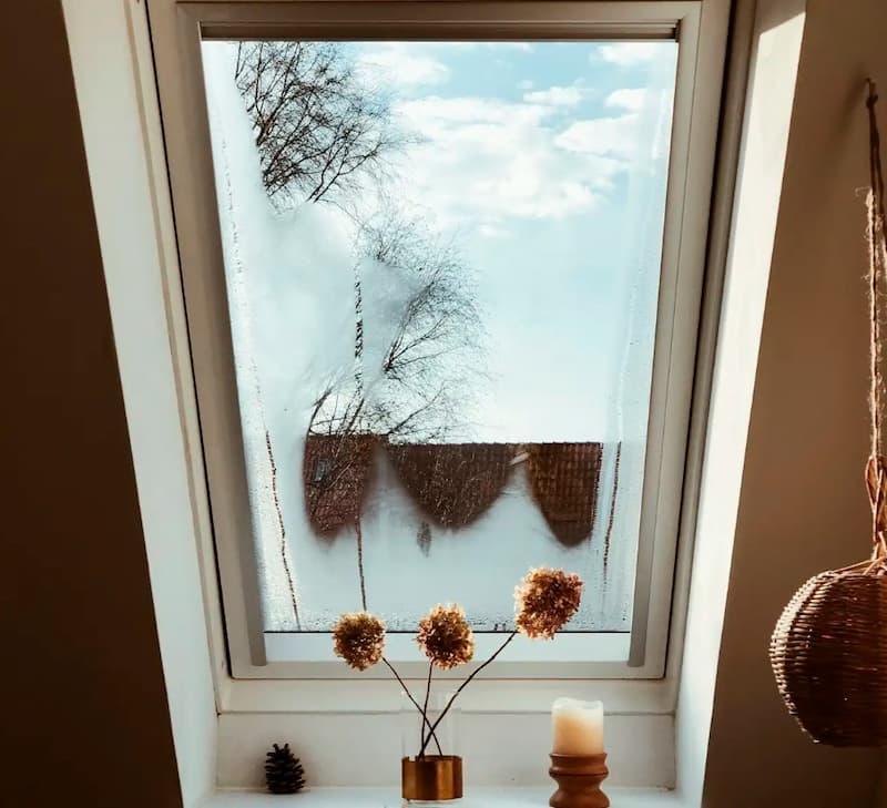 Condensa sulla finestra da tetto - foto velux