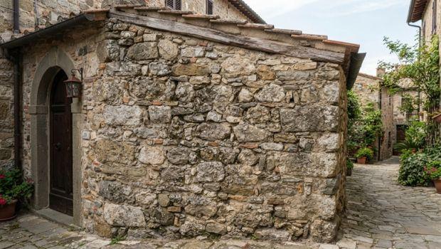 Come capire se un muro &egrave; a sacco e quando va consolidato