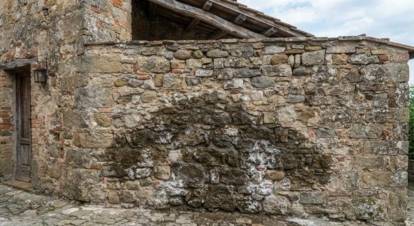 Umidit&agrave; su muro a sacco