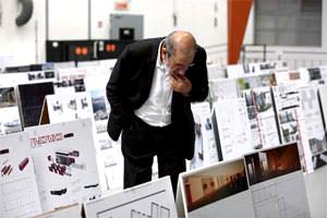 Il maestro Alvaro Siza nel corso delle procedure di valutazione ( picture taken from the Jury Report pdf. file )