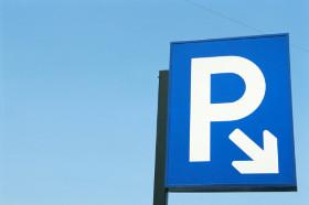 Cartello parcheggio privato riservato ai clienti e condomini