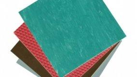 Posa dei rivestimenti in quadrotti in Pvc