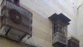 Integrare i condizionatori esterni con soluzioni architettoniche