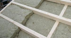 sfalsamento dei listelli e dei pannelli isolanti Sfalsamento dei listelli e dei pannelli isolanti