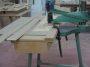 lavorazione artigianale di pannelli in legno per mobili