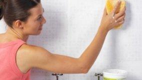 Pulire le fughe tra le piastrelle