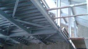 Edifici in tufo ed acciaio