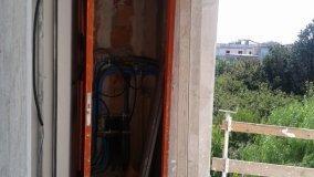 Locale tecnico sul balcone