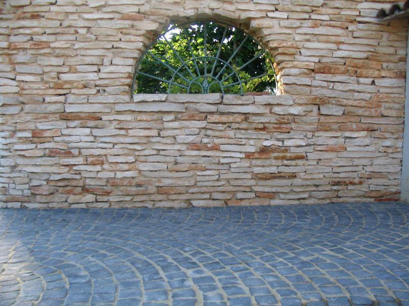 Rivestimenti di pietra montana, Marino di Roma 1