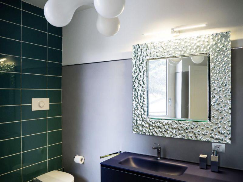 Ristrutturazione di un bagno: resina decorativa protagonista di pavimenti e rivestimenti 2