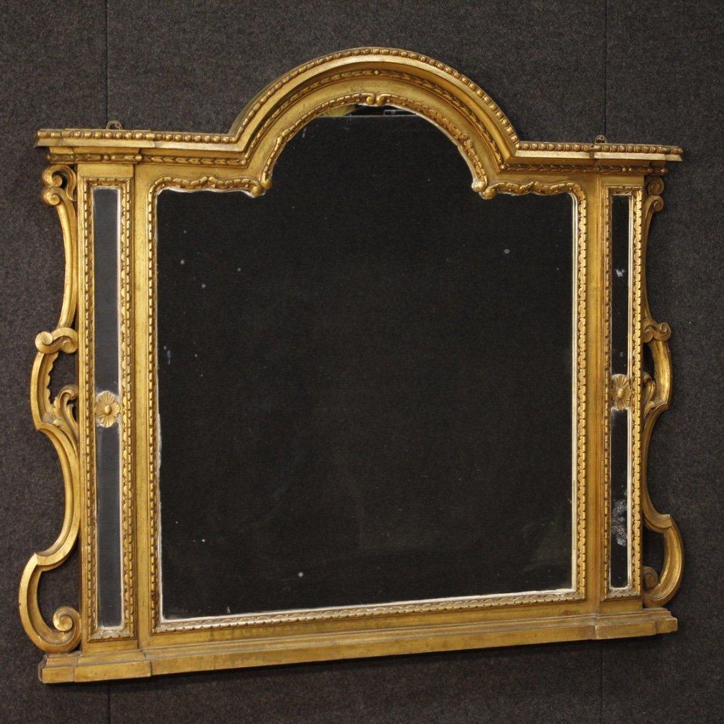 Specchiera italiana in legno scolpito e dorato 1
