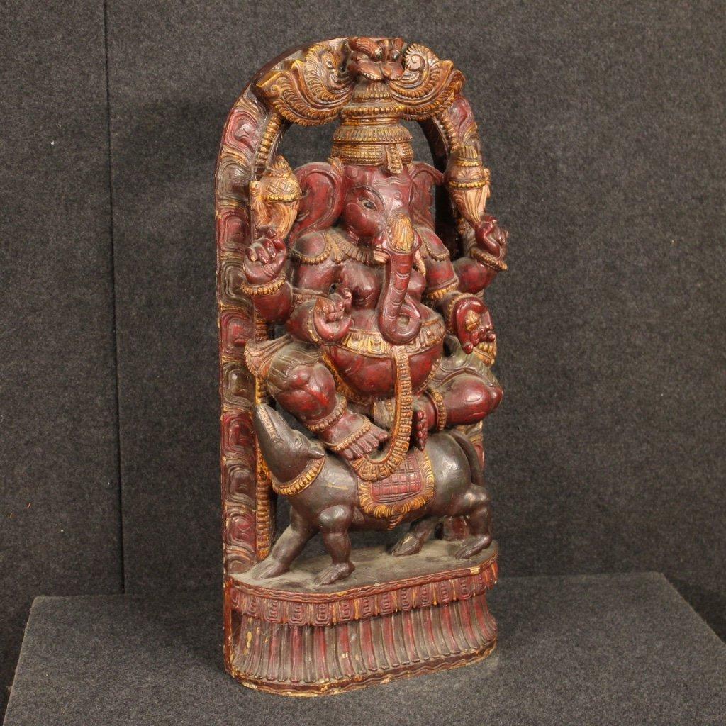Scultura indiana in legno raffigurante divinità 1