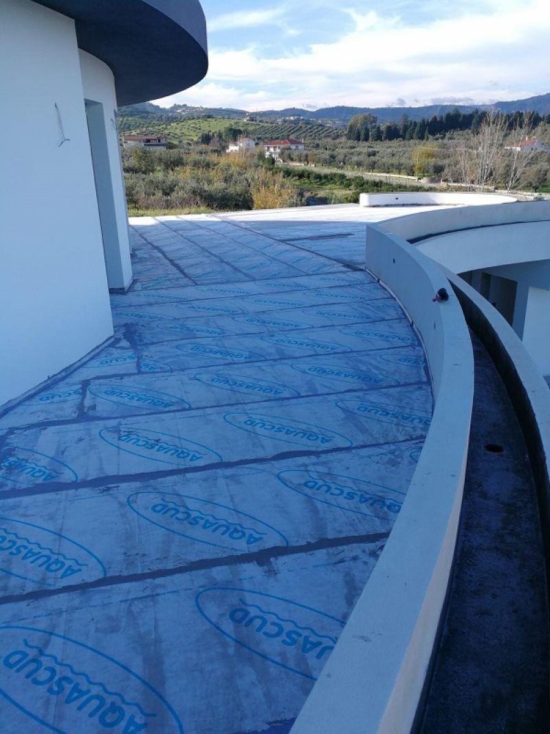 Impermeabilizzante liquido per superfici terrazzate e balconate - AQUASCUD 420-430 1
