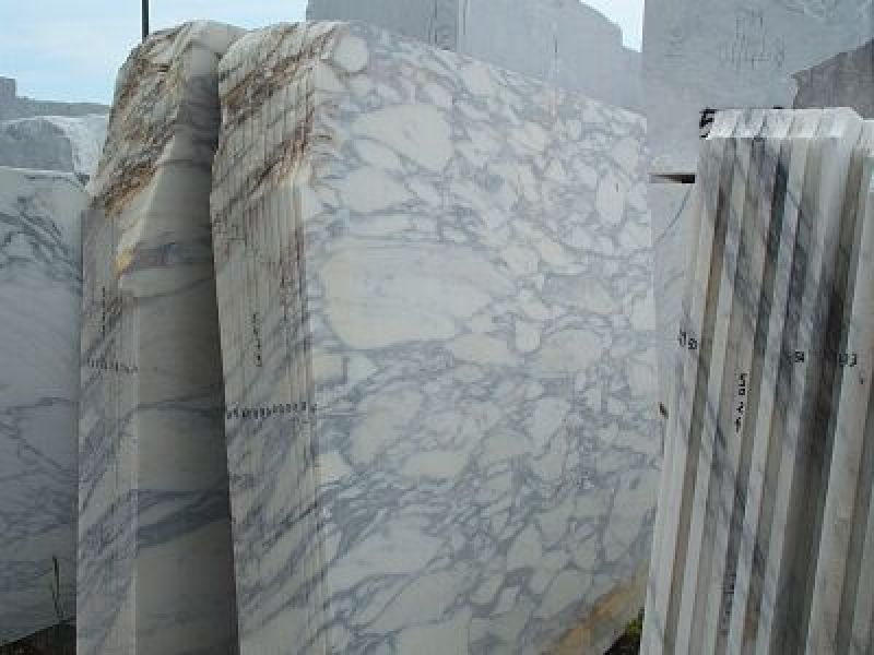Rivestimenti vasca quarzite Carrara 3